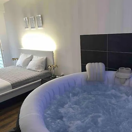 Grand Avec Jacuzzi Strazburg